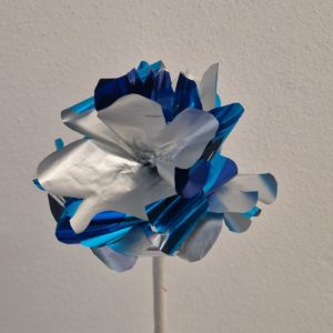 Rosa di carta blu