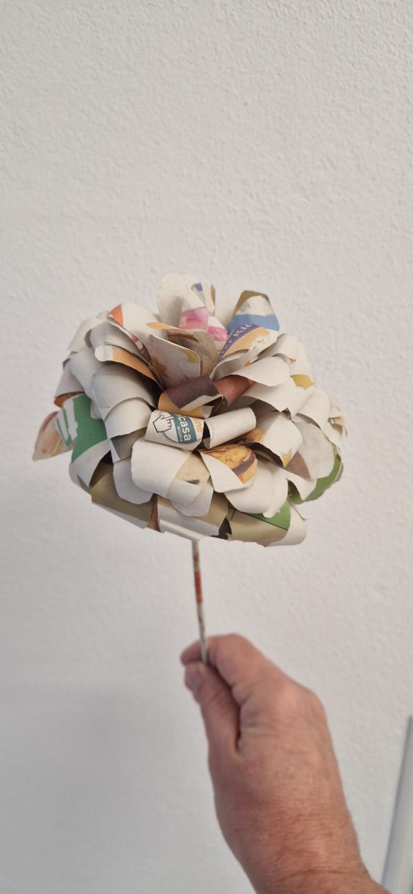 Rosa di carta blu - immagine 3