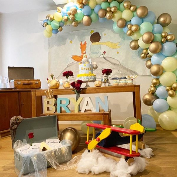Decorazione Semiarco da 2 metri di altezza su struttura a noleggio.